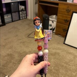 Snow White And Mini Pop Aurora